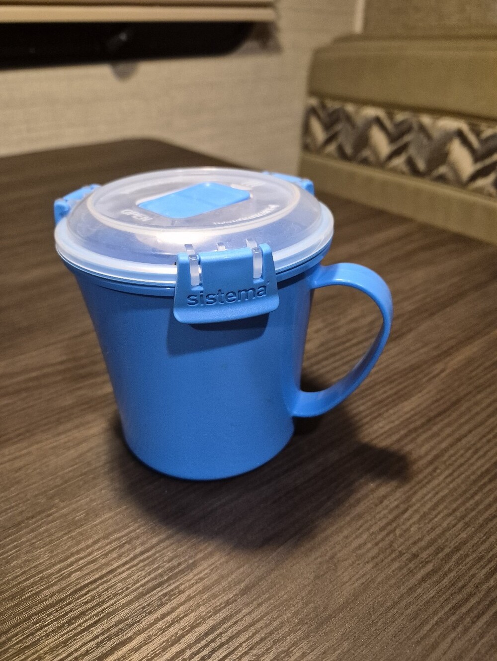 Sistema Blue Lockable Mug with Handle